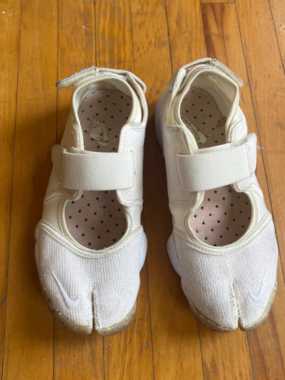 White Nike Air Rifts Womens 7 Tabi sneaker